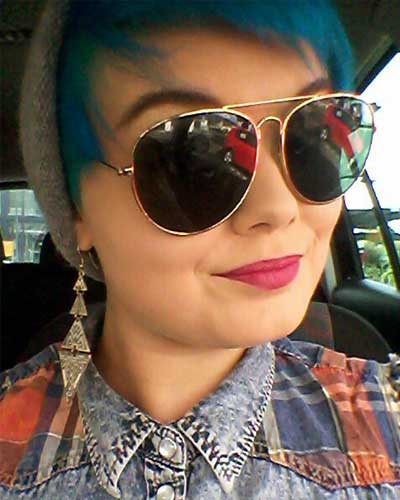 Haare hellblau färben